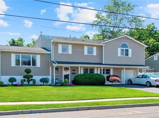 49 Creighton Cir, Old Bridge, NJ 08857