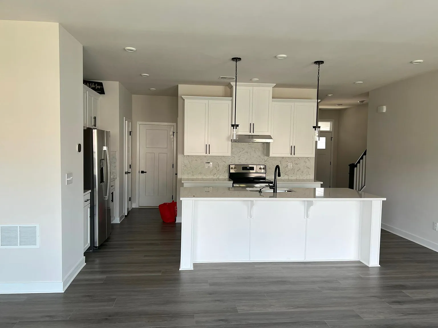 4 bed, 1947 sqft, $2,200 — Photo 4