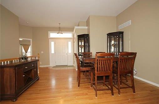 5th image of 213 Essex Dr