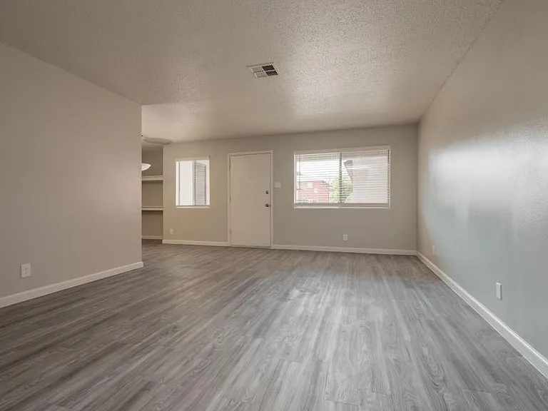 7100 Natalie Ave NE — Photo 9