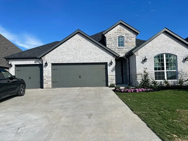 2099 Roquette Dr — Photo 1
