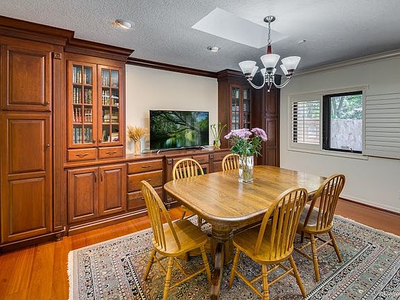5th image of 861 Mayfield Avenue