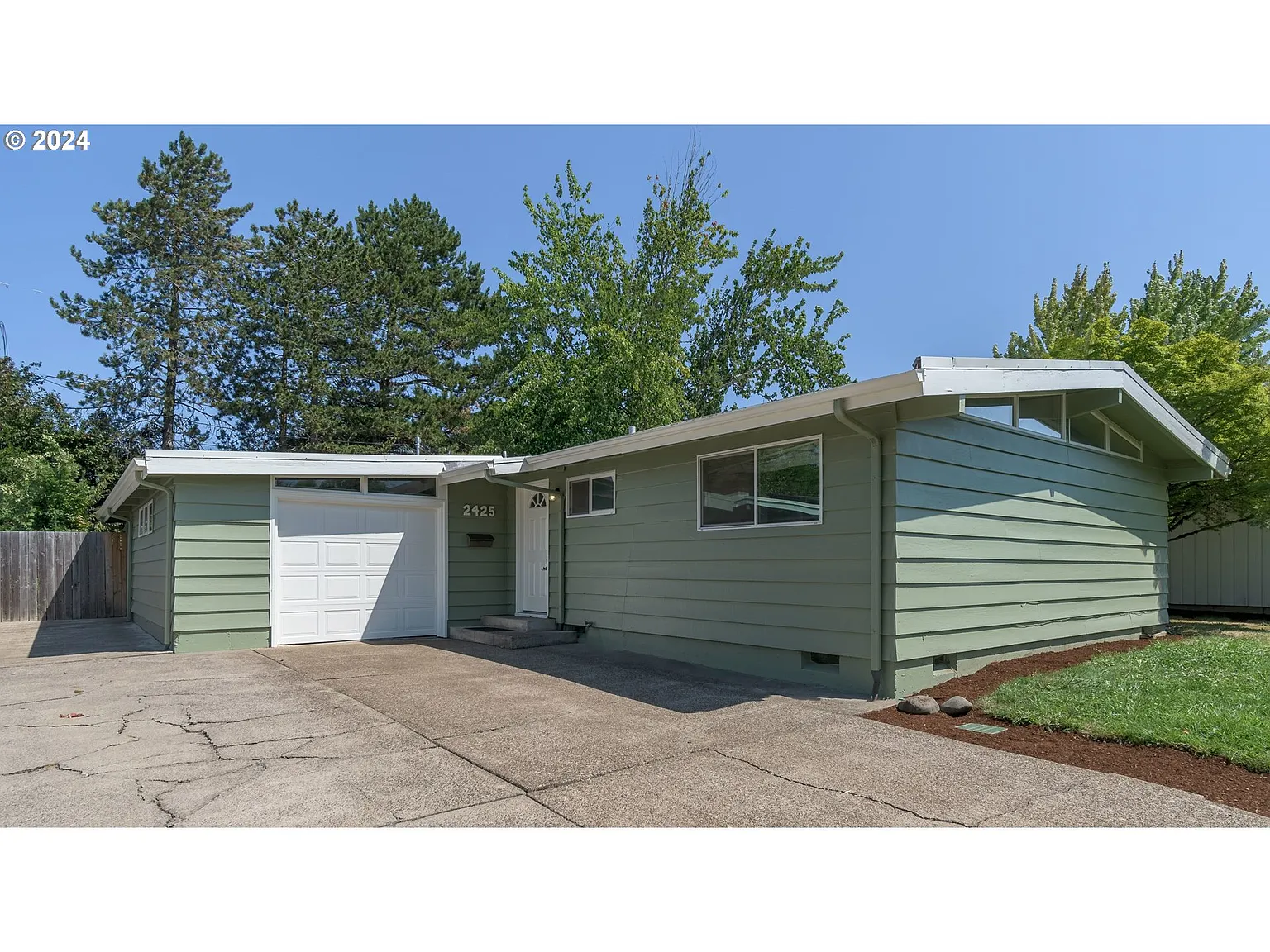 2425 Van Buren St photo 1