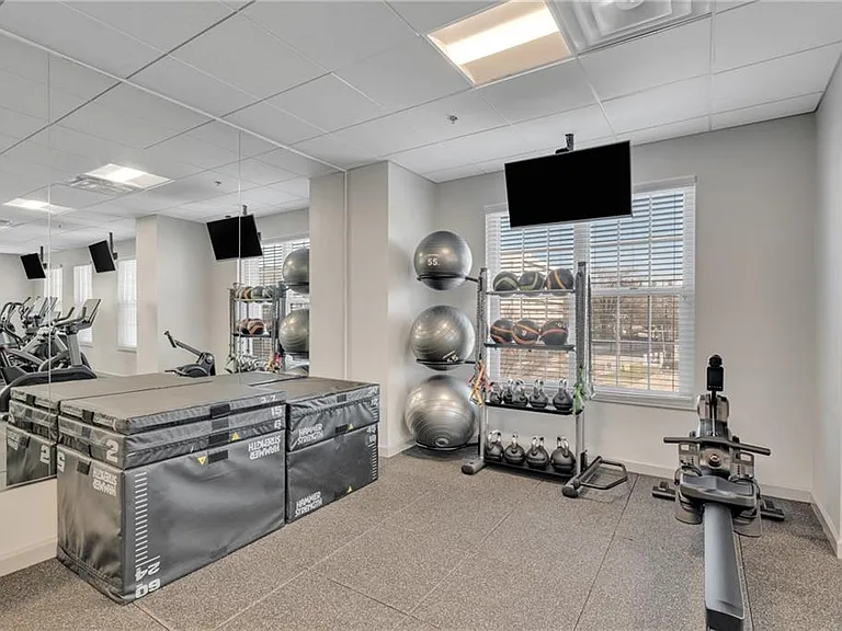325 E Paces Ferry Rd NE #601 — Photo 26