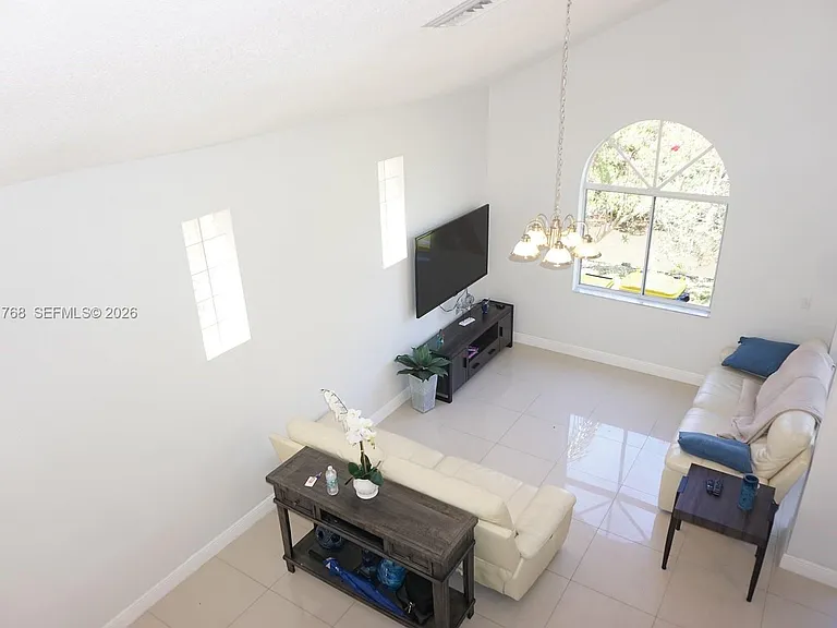 1057 SE 6th Ave — Photo 11