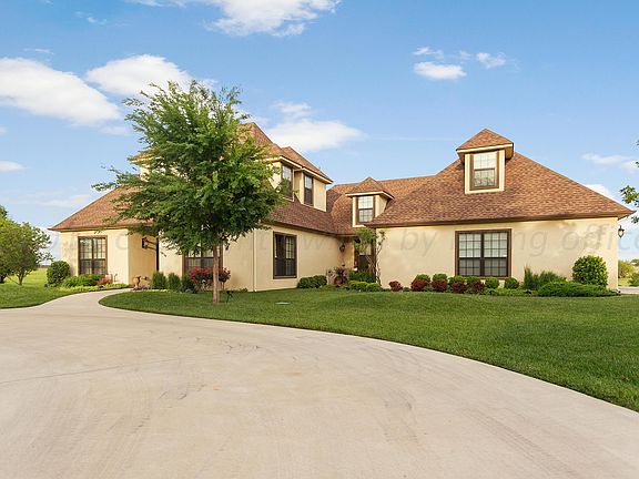 3rd image of 1014 Deer Pl