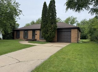 2006 Pine St, Peru, IL 61354
