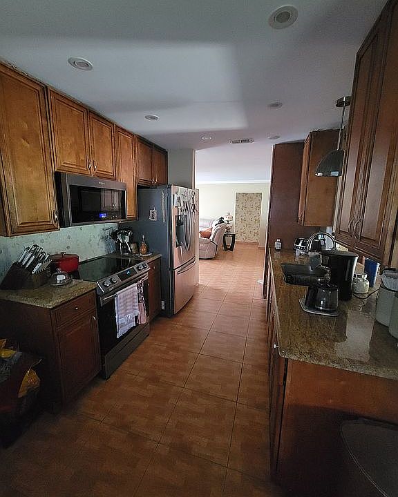 1st image of 1220 SW 22nd Ave