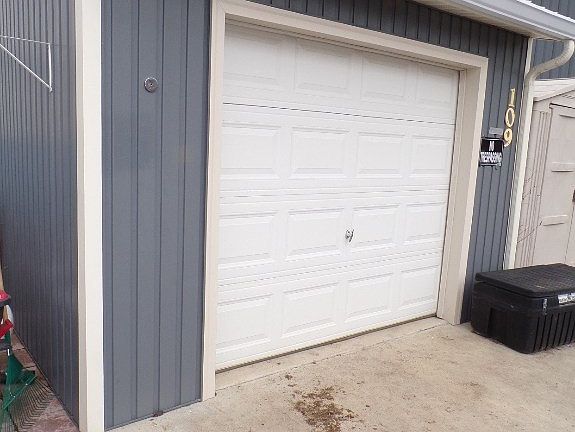 4th image of 109 W Viella St