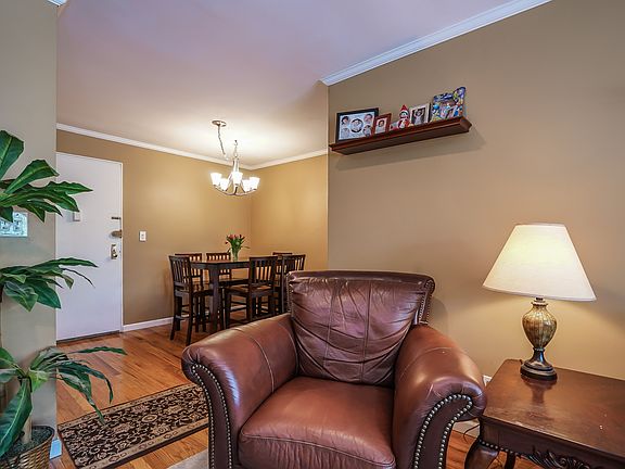 5th image of 98 Dehaven Dr APT 2L