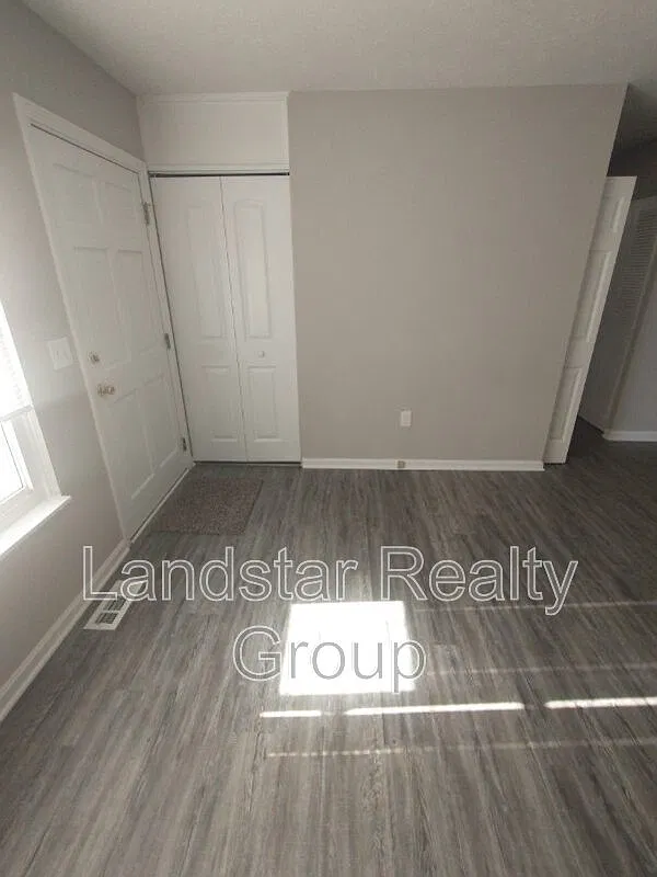 3 bed, 1.0 bath, 1100 sqft, $1,395 — Photo 3