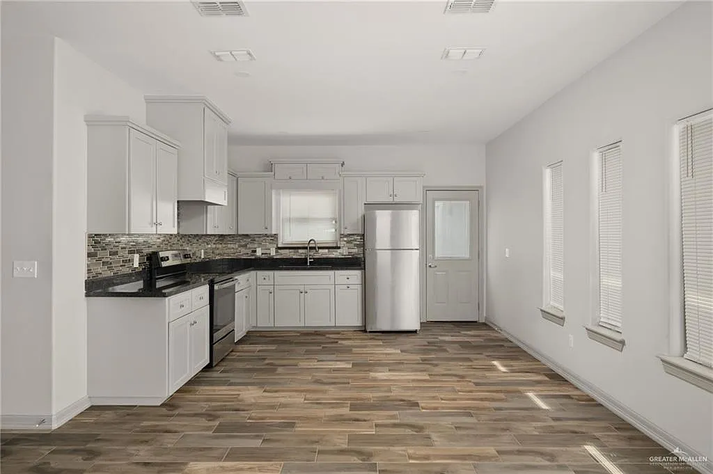 2 bed, 2.0 bath, 987 sqft, $1,100 — Photo 3