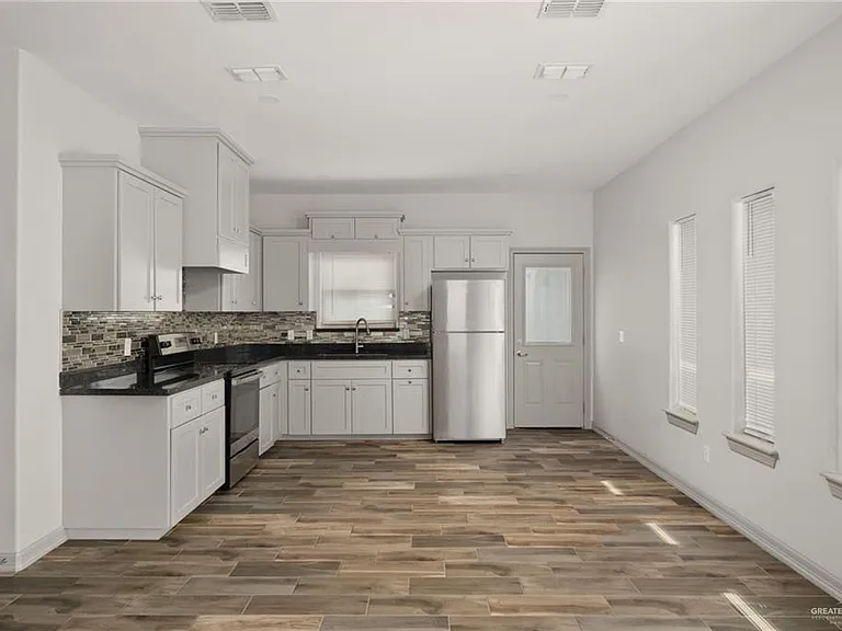 5800 Nightingale Ave #1 — Photo 3
