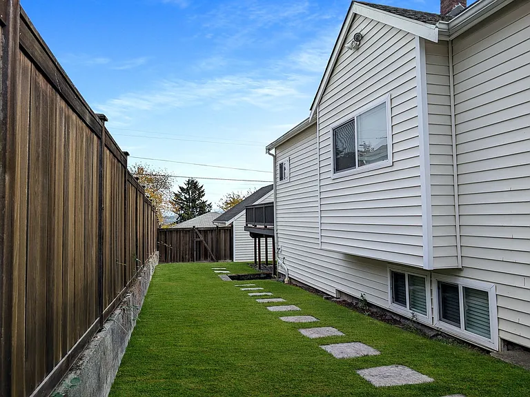 4030 38th Ave SW — Photo 45
