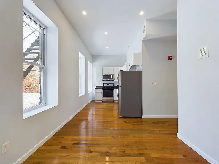 137 Monticello Ave #4 — Photo 11