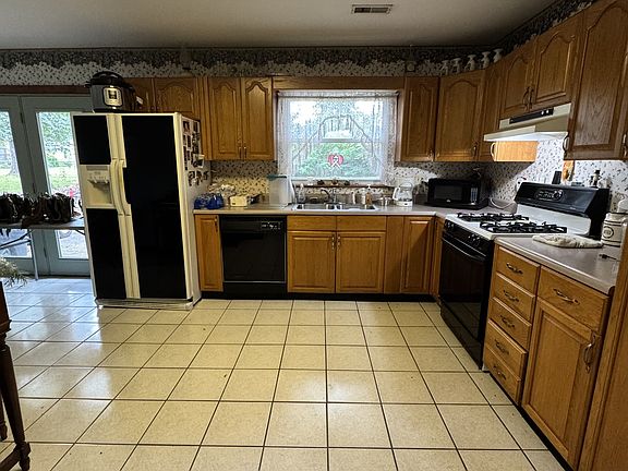 5th image of 815 Westwood Dr