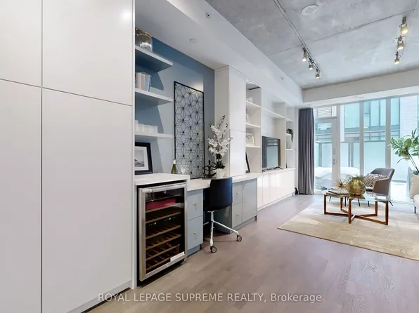 1246 Dundas St E, Toronto, ON M4M 1S3