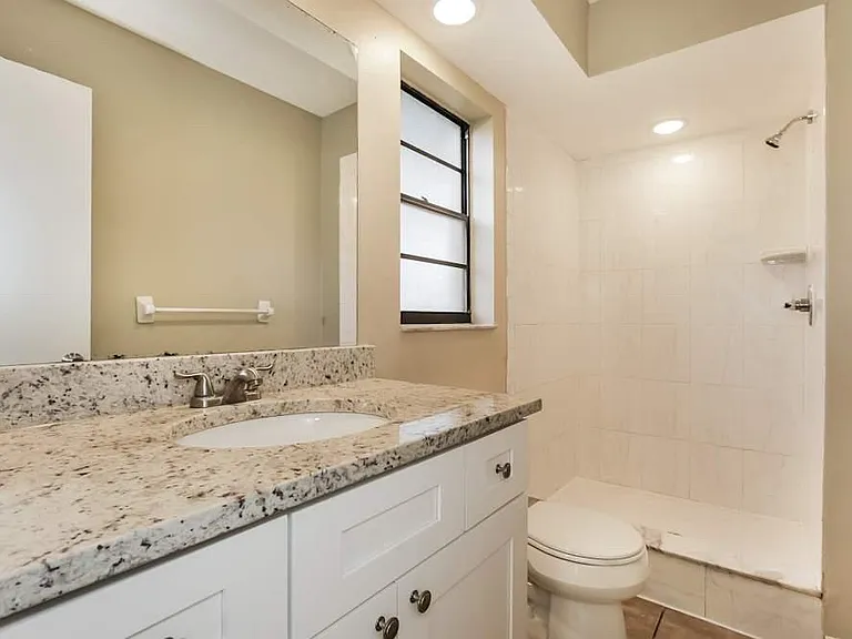 1722 Lake Crest Ave — Photo 6