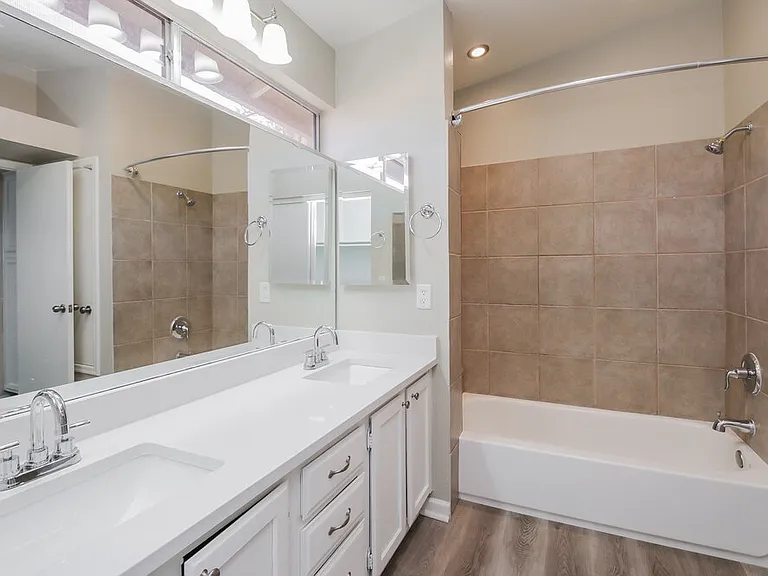 5330 E Fairfield St — Photo 12