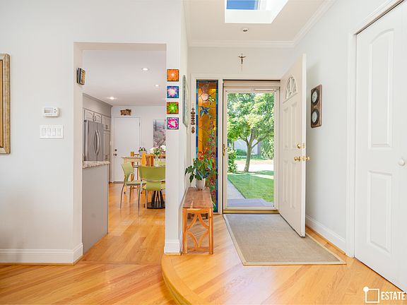 4th image of 12 Stonehearth Ln