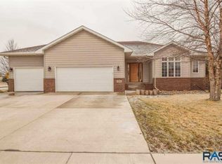 7621 S Hughes Ave, Sioux Falls, SD 57108