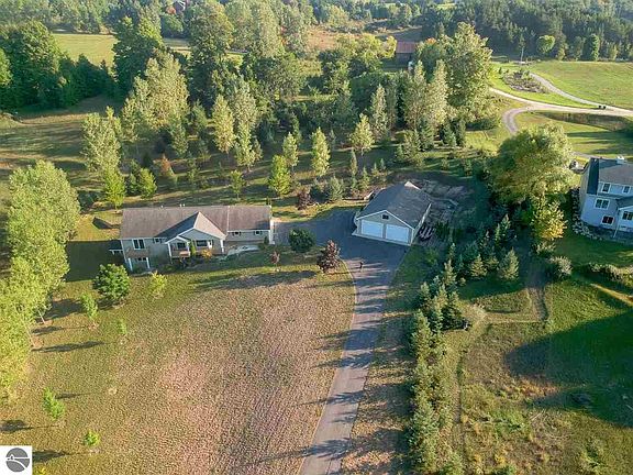 3rd image of 1660 Carlisle Farms Dr