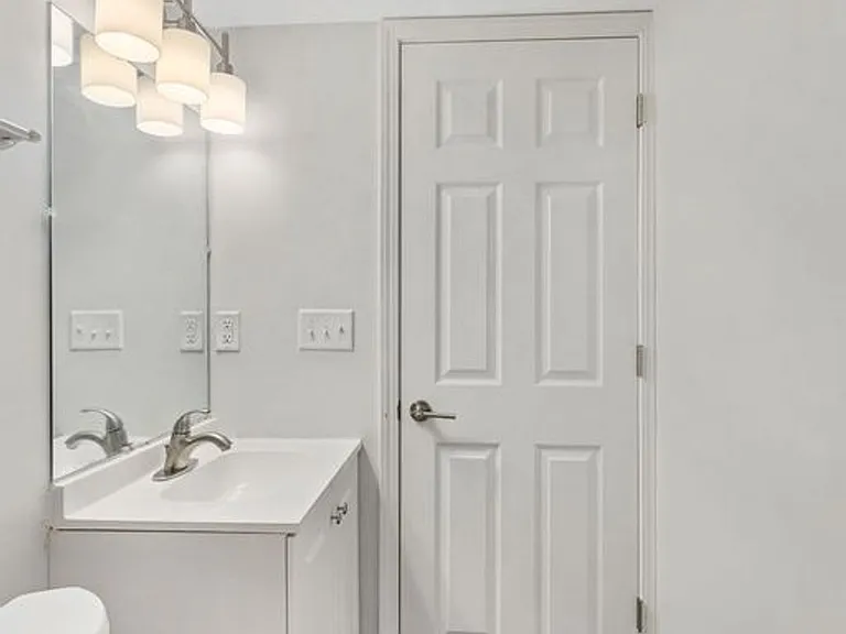 2557 Hackberry St #2 — Photo 11