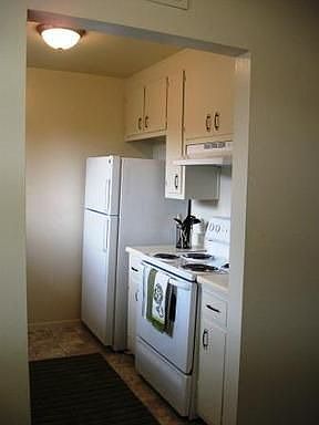 3rd image of 4504 Greenholme Dr APT 4