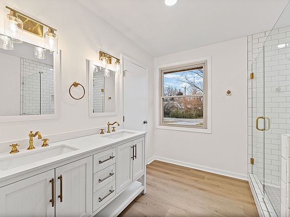 5th image of 209 Maplewood Dr