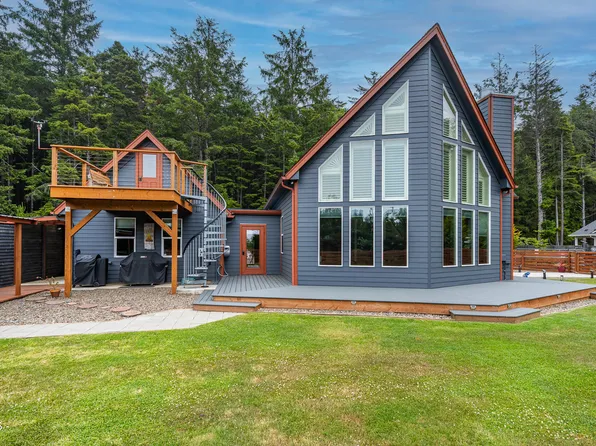 810 SW Wakeetum St, Waldport, OR 97394