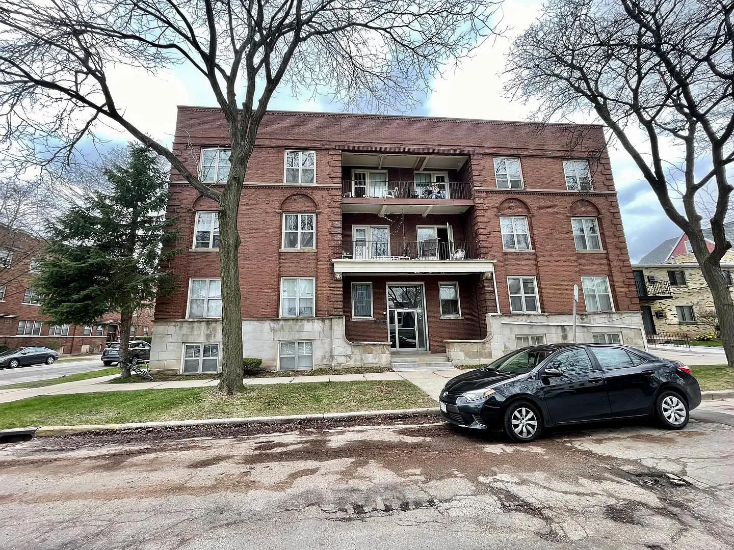 2320 E Belleview Pl. — Photo 1