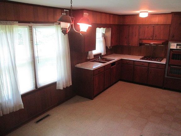 3rd image of 288 Willow Dr