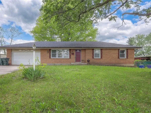 301 NW 73rd St, Gladstone, MO 64118