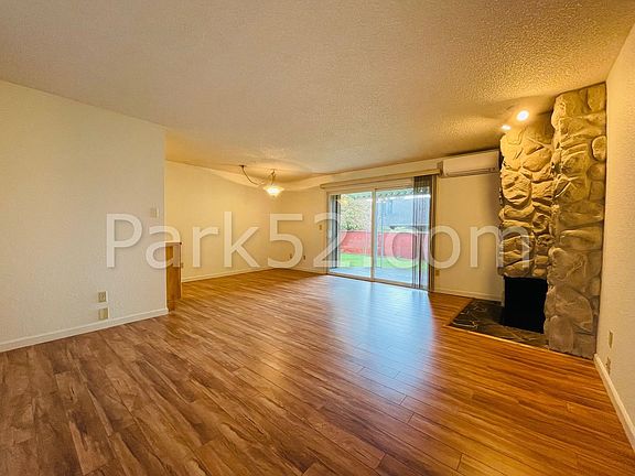 4th image of 1020 Panorama Dr #2