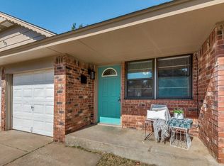 633 NW 1st St, Moore, OK 73160