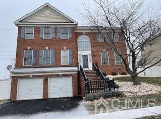 8 Maciorowski Rd, Parlin, NJ 08859