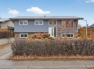3704 S 58th Ave SW, Calgary, AB T3E 5H6