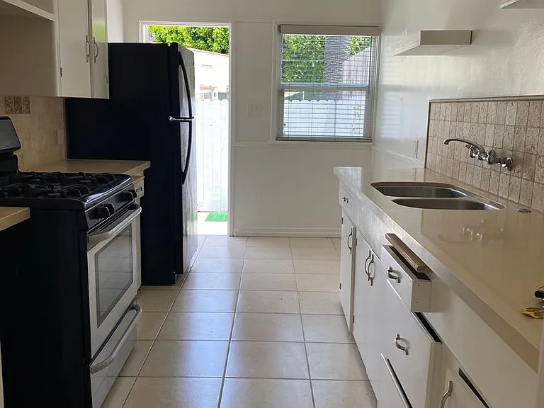 2406 Grandview Ave — Photo 5