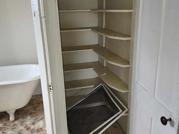 5th image of 425 New York Ave #2