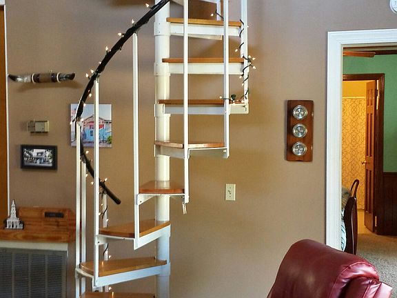 Spiral staircase to 3rd BR