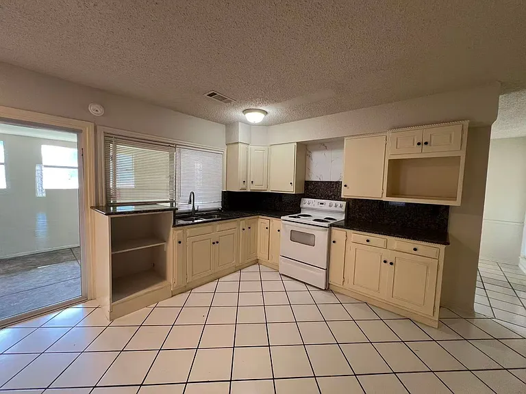 6400 Allegheny Trl — Photo 1