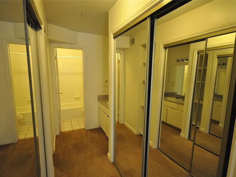 501 W 26th St #222 — Photo 9