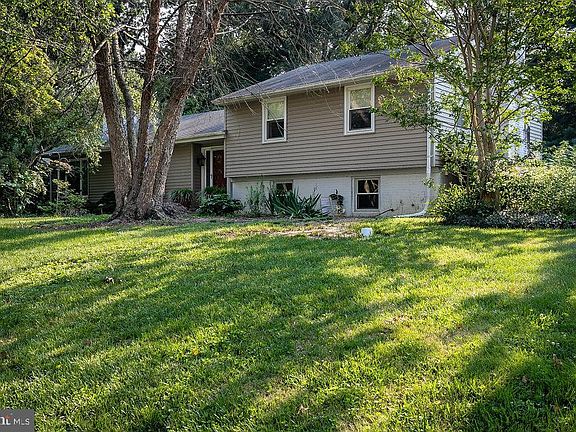 2nd image of 20 Romar Dr