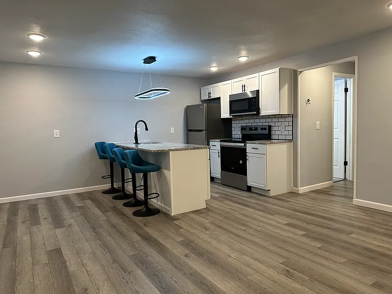 910 Teall Ave #8 — Photo 5