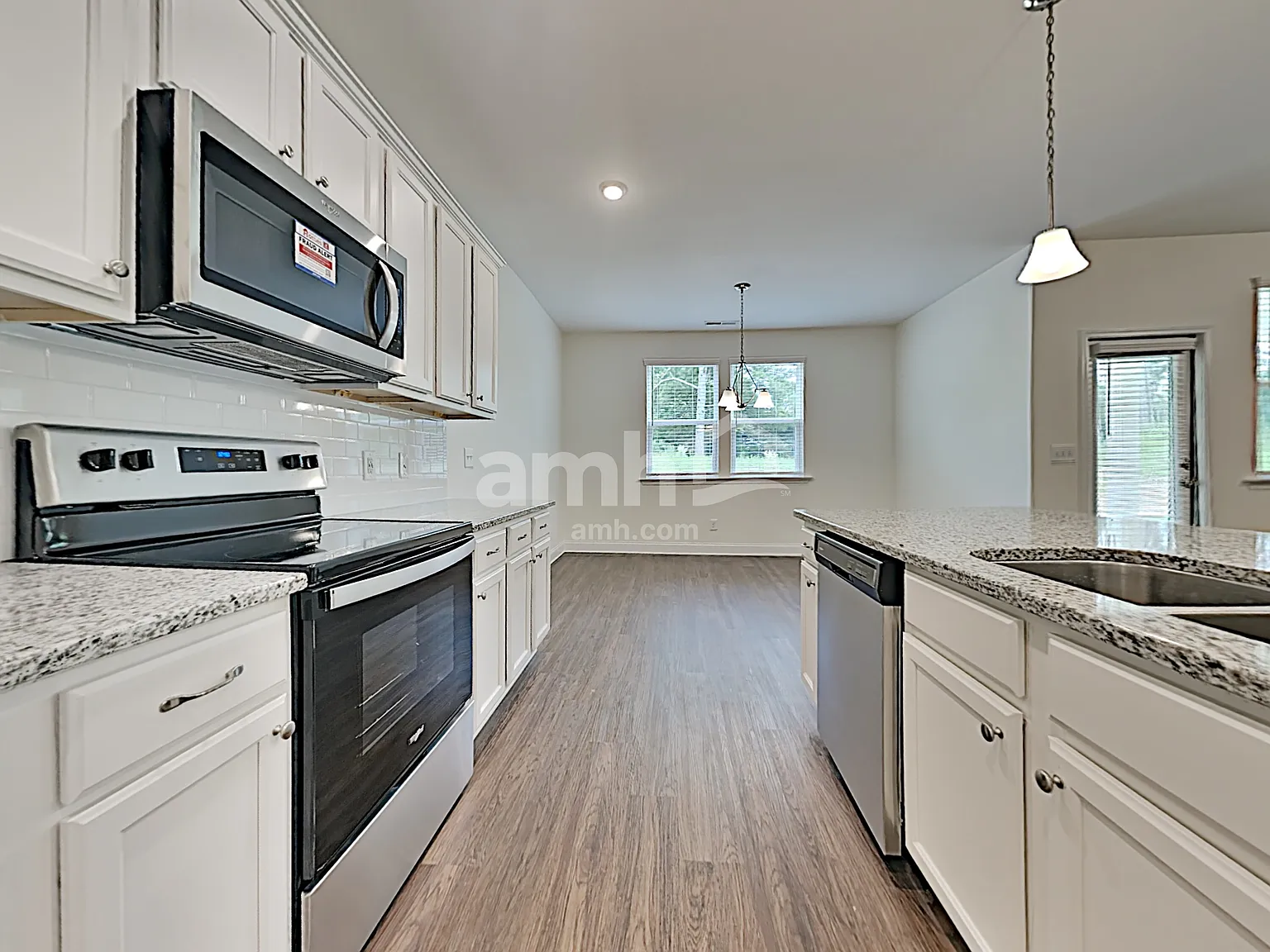 5 bed, 3.0 bath, 2372 sqft, $2,555 — Photo 3