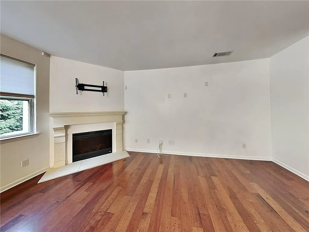 Building Photo - 2160 Crestridge Trl NE