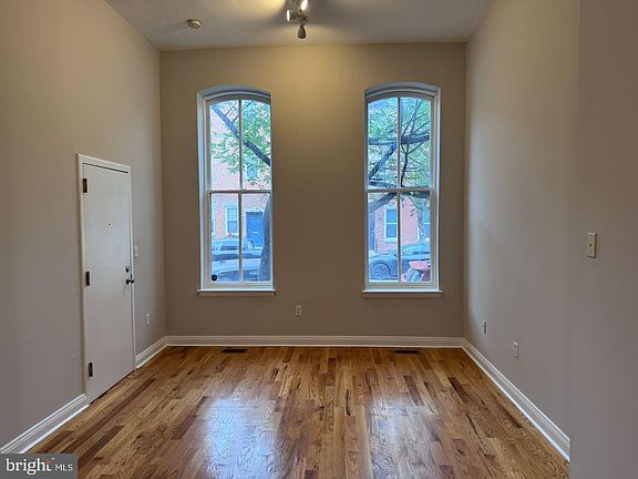 4th image of 1916 Christian St #A
