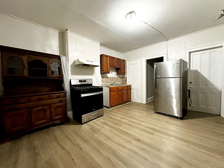 103 Catherine St #2 — Photo 15
