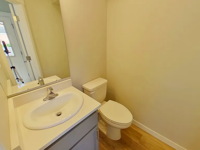 95 N Polk St — Photo 23