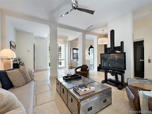 4th image of 6101 Laguna Dr W #4